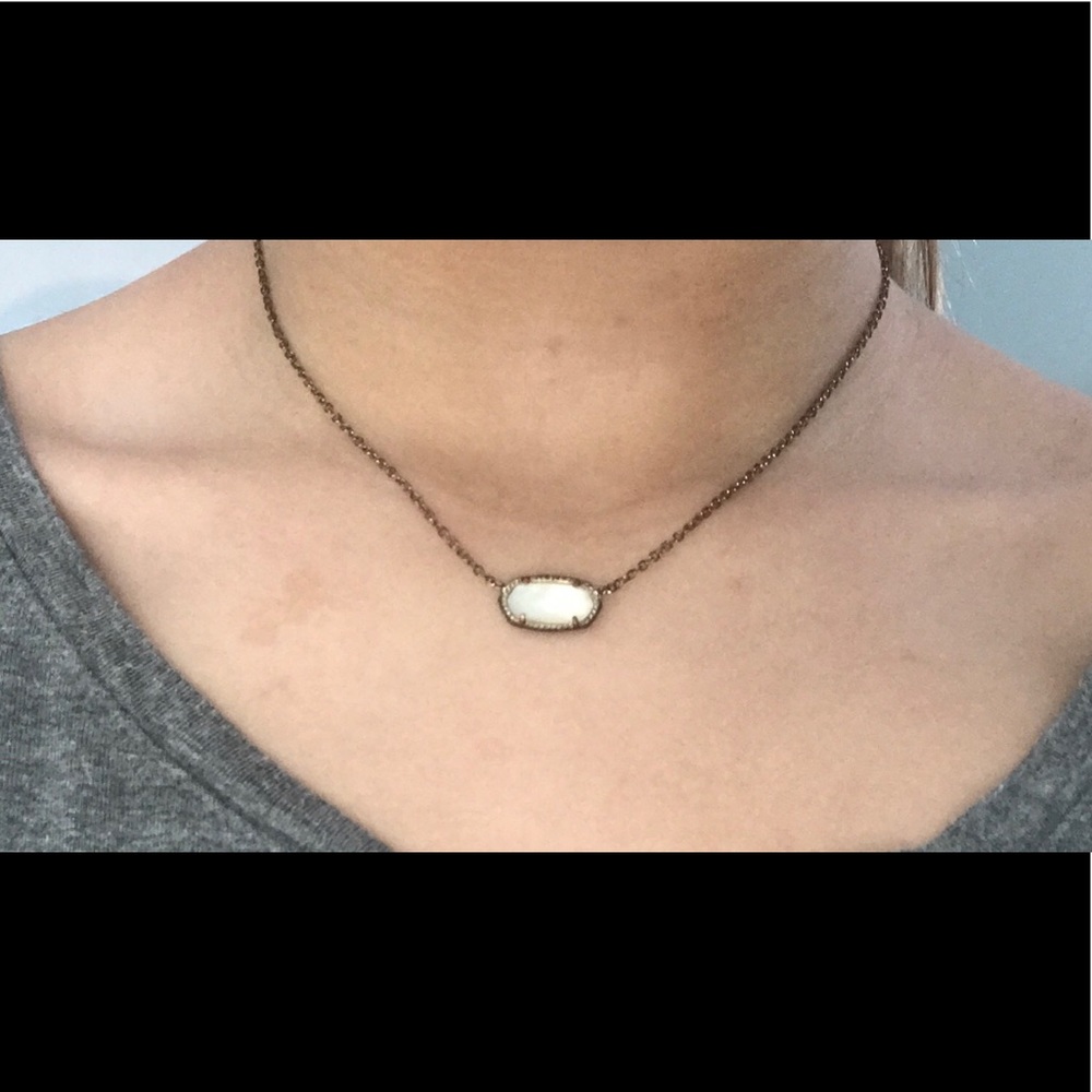 Kendra Scott necklace